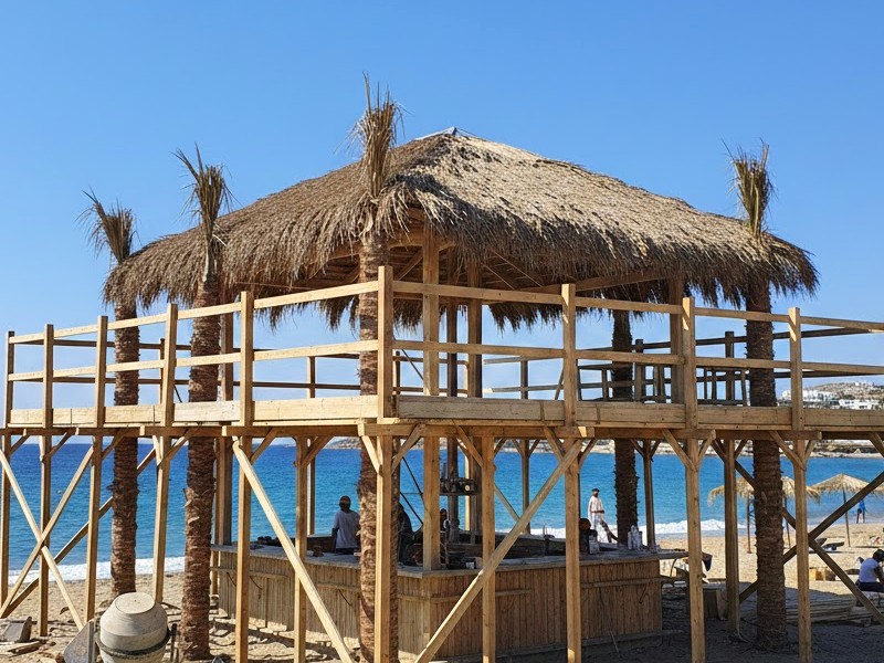 Беседка в баре на пляже